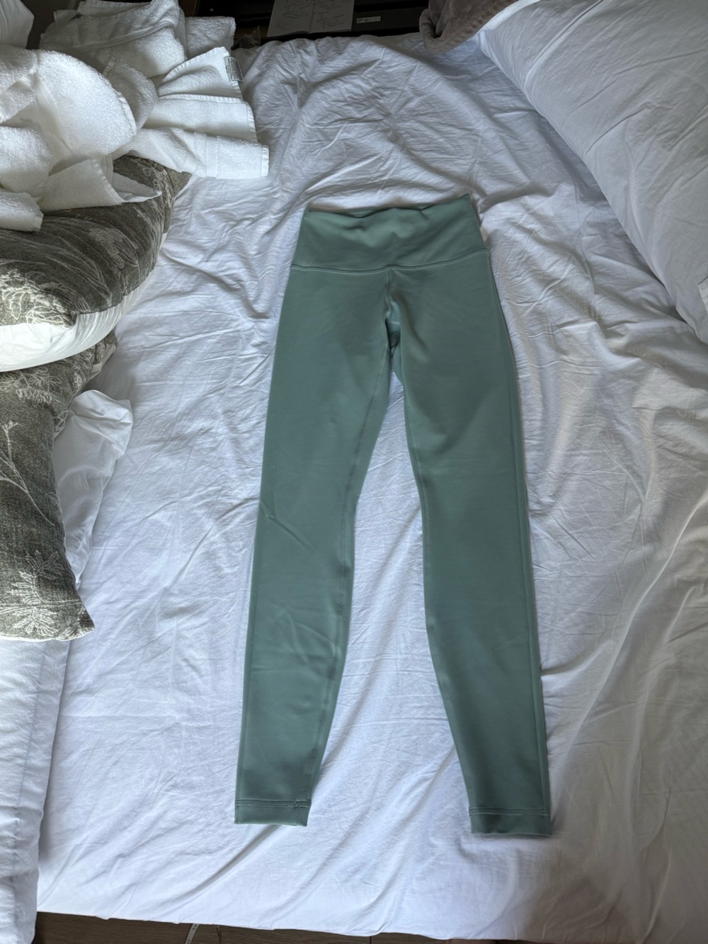 Lululemon wunder under/train leggings 28”